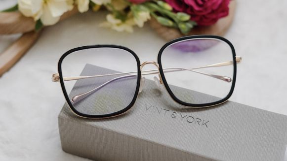 4 Signs That You Need New Glasses Frames